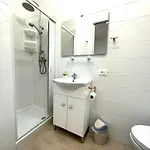Mit 2 Schwimmbaedern بيبيوني