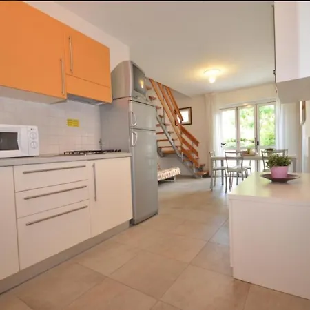 Mit 2 Schwimmbaedern * 비비오네