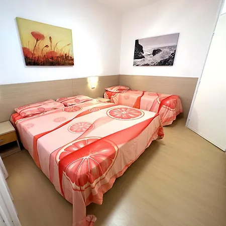 Mit 2 Schwimmbaedern