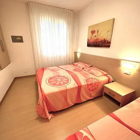 Mit 2 Schwimmbaedern