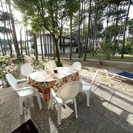 Mit 2 Schwimmbaedern 比比翁