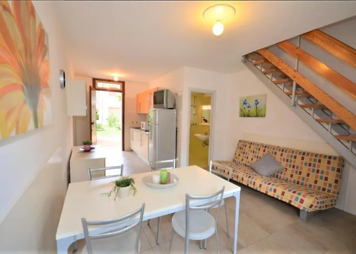 Mit 2 Schwimmbaedern * 比比翁