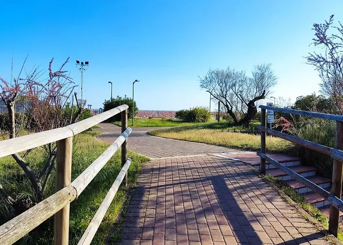 Mit 2 Schwimmbaedern