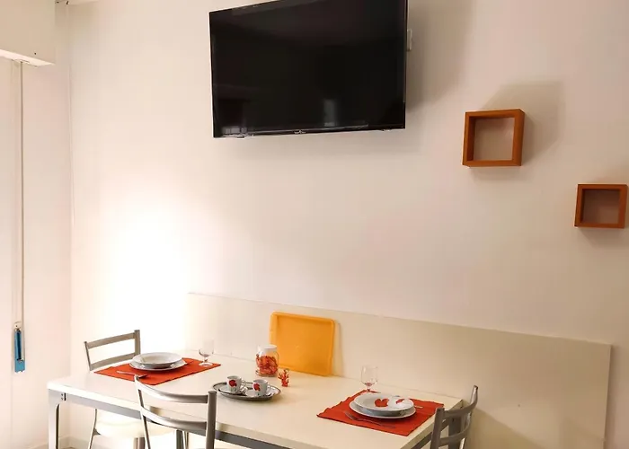 Mit 2 Schwimmbaedern *