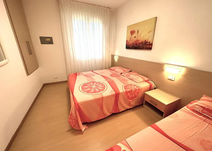 Mit 2 Schwimmbaedern