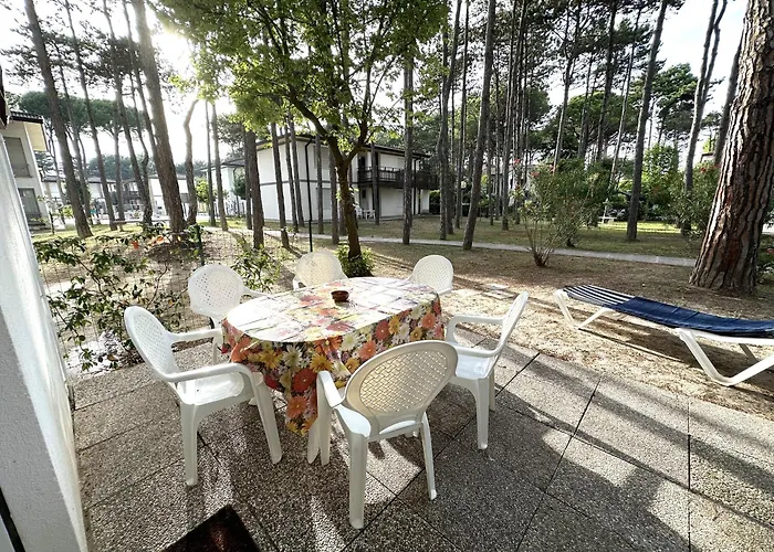 Mit 2 Schwimmbaedern Bibione